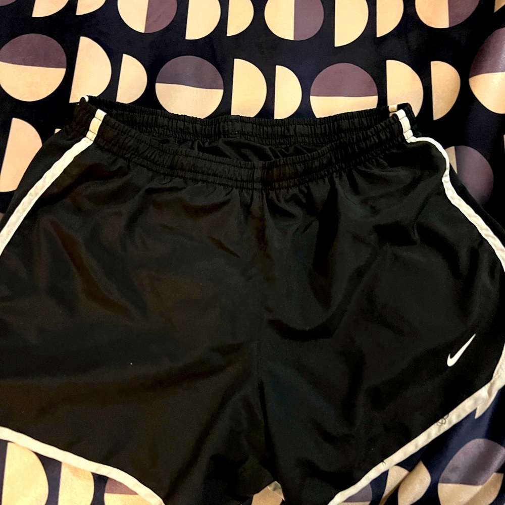 Nike Girls Youth Large Tempo shorts
